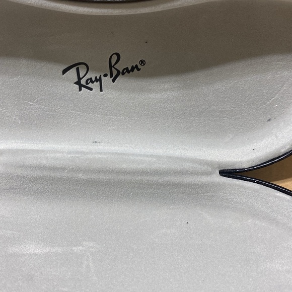 VGUC. Ray-Ban black eyeglass/sunglass case. - Picture 3 of 4